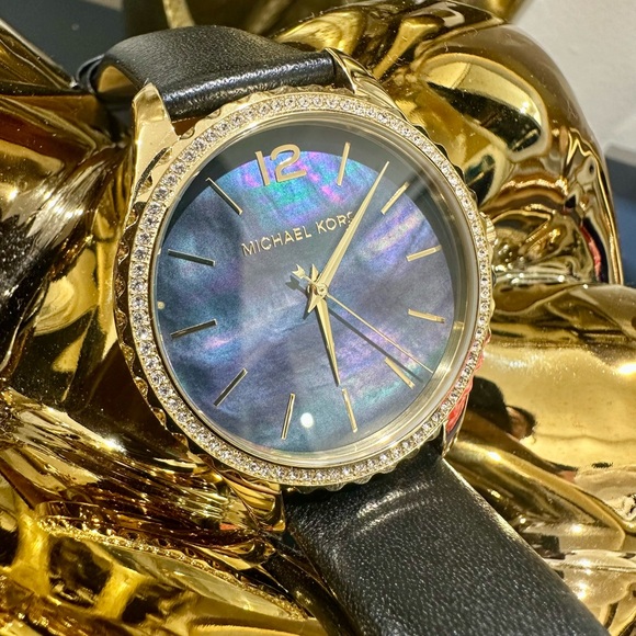 Michael Kors Black Leather Strap - Picture 1 of 8